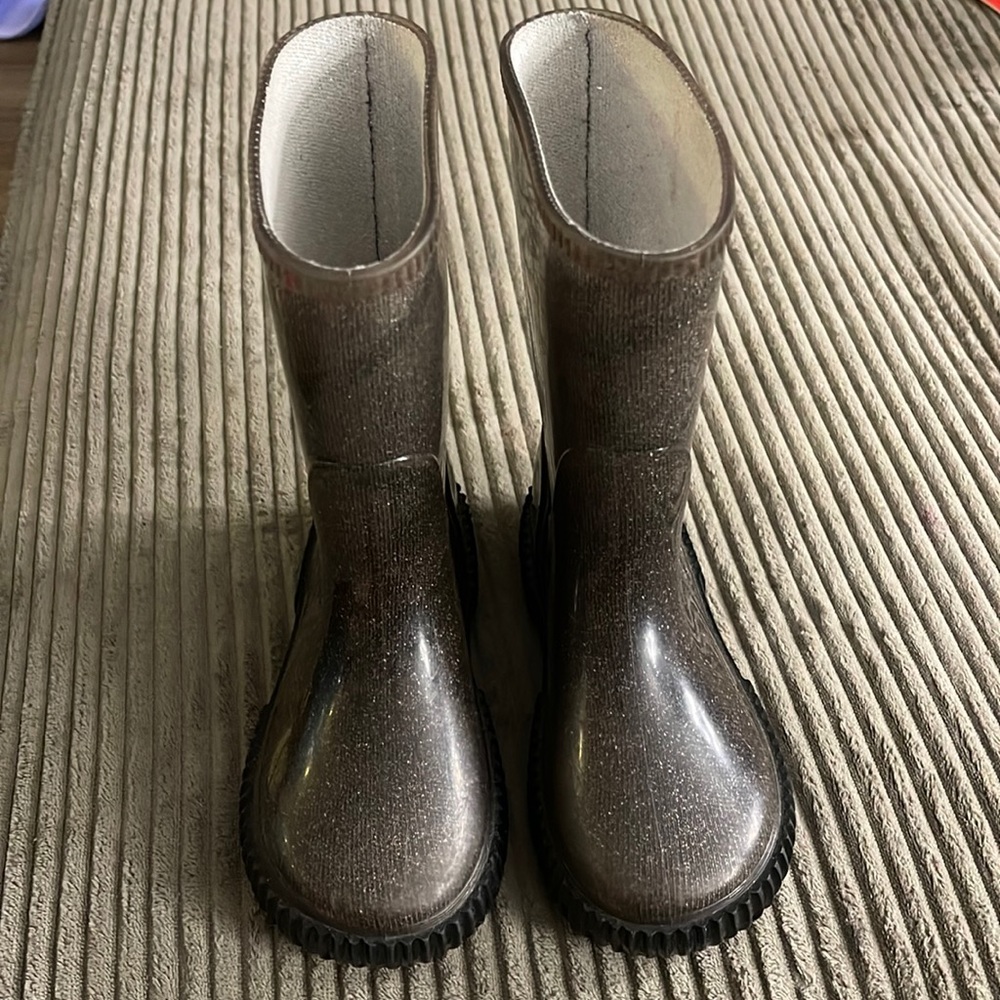 Burberry rain boots size 9/10 worn maybe three times